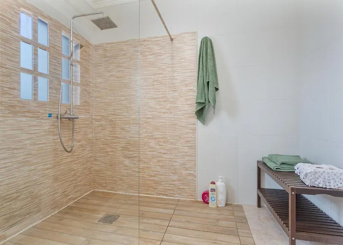 Elikasa Semesterbostad Mala